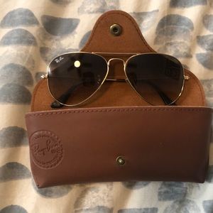 Classic Ray-Ban Aviators in gold